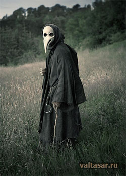 чумной доктор в маске с клювом