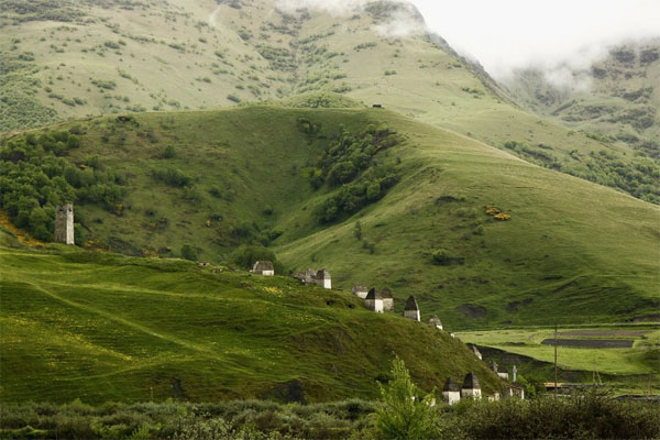 Долина Даргавс в Осетии