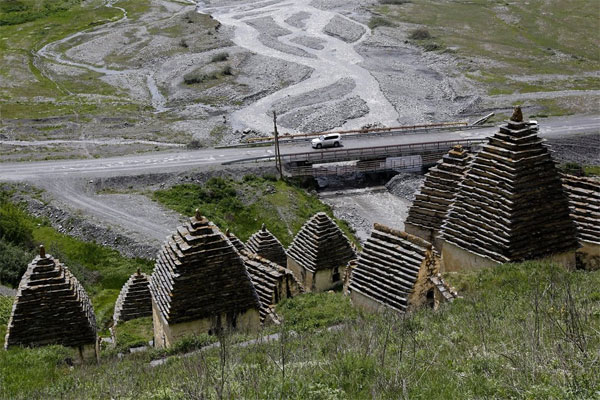 Дорога, ведущая в Даргавс