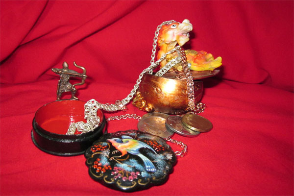 серебро монеты цепочки и дракон
