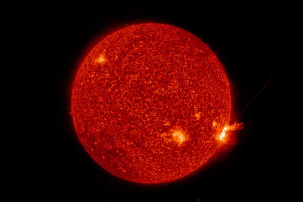 Вспышка на солнце фото