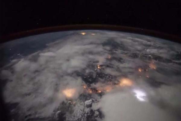 молния - вид из космоса