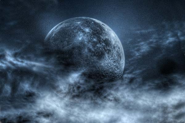 луна в ночном небе