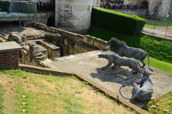 декоративные скульптуры львов