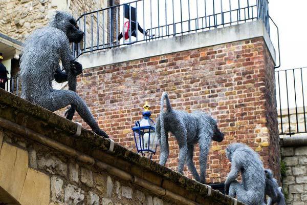 статуэтки в виде обезьян