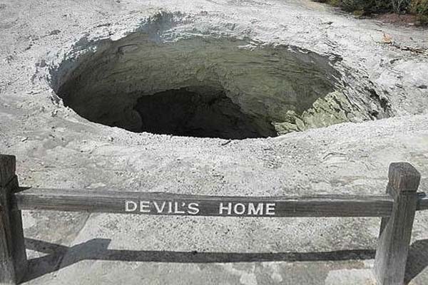 Дыра дьявола в Долине Смерти