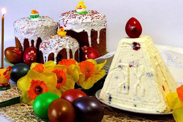 пасхальные куличи и яйца