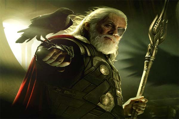 бог Один с вороном на плече