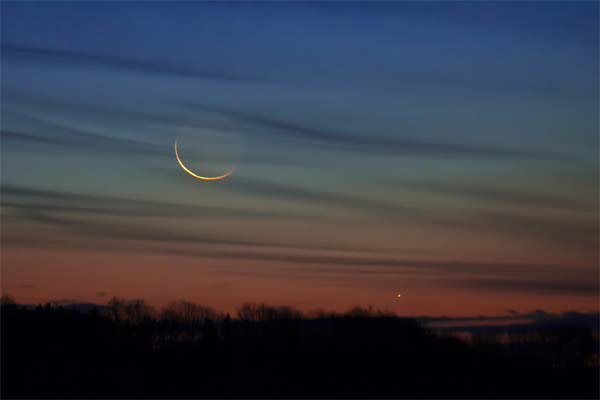 молодой месяц