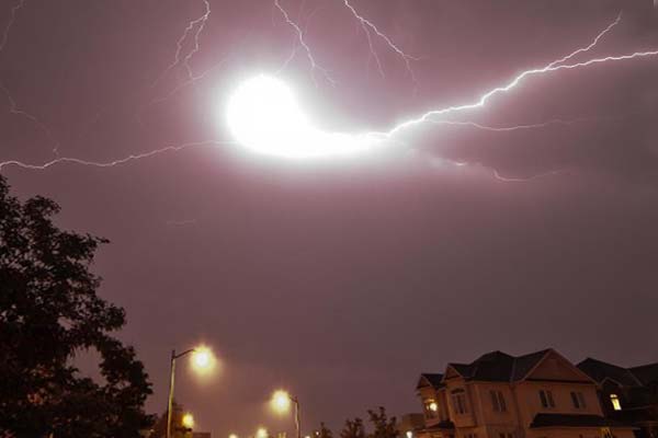шаровая молния над городом