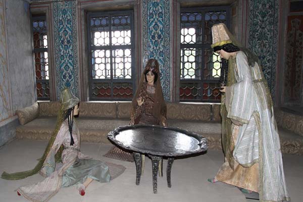 Статуи жен султана