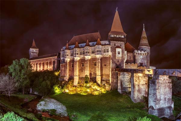 Замок Хуньяди фото