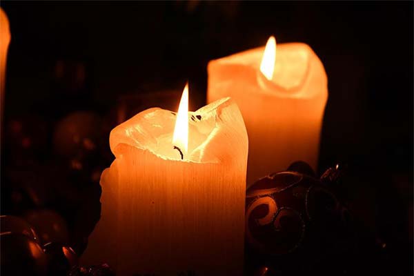 горящие свечки