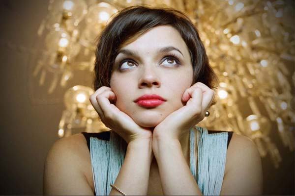 мечтательная девушка