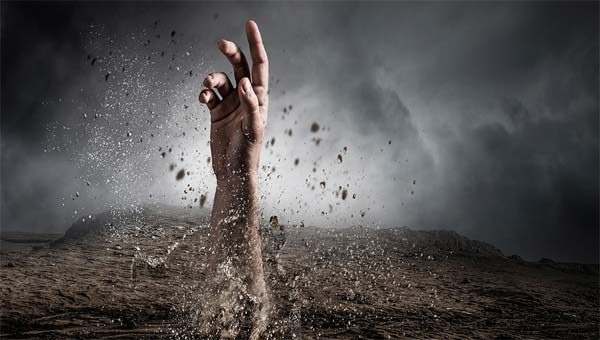 рука из-под земли