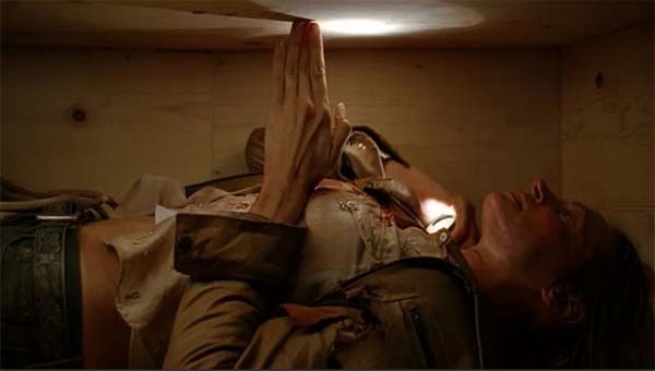 Ума Турман в гробу