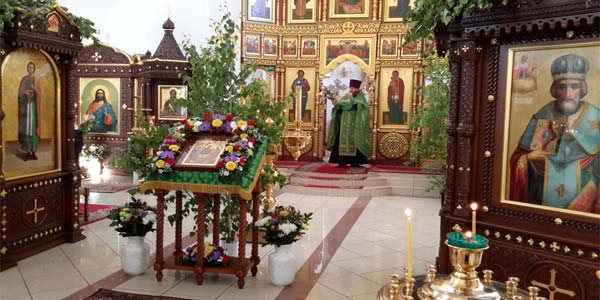 служба в храме