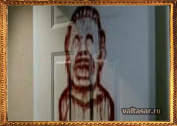 кровавый лик на двери