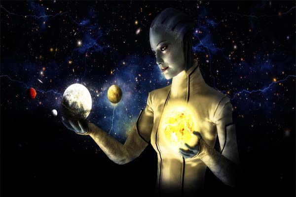 гигантская женщина в космосе