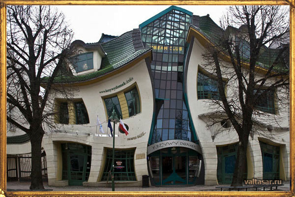 Изогнутый дом в Сопоте (Польша)