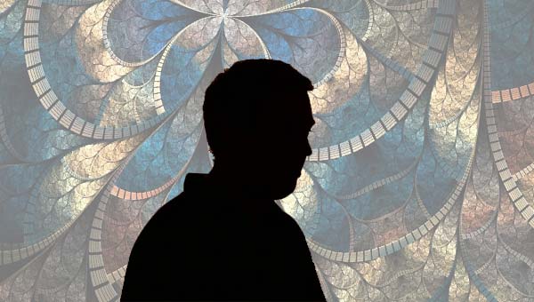 силуэт на фоне витража