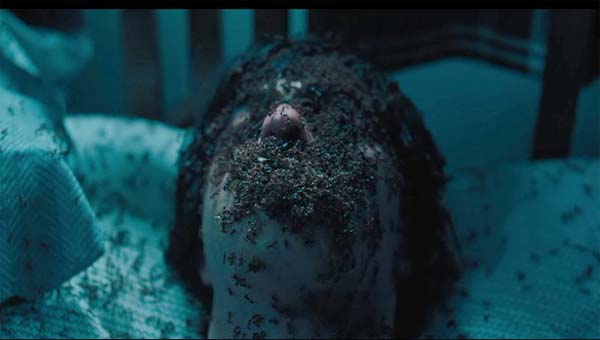 мальчик покрытый муравьями