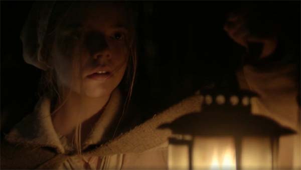 девушка с фонарем