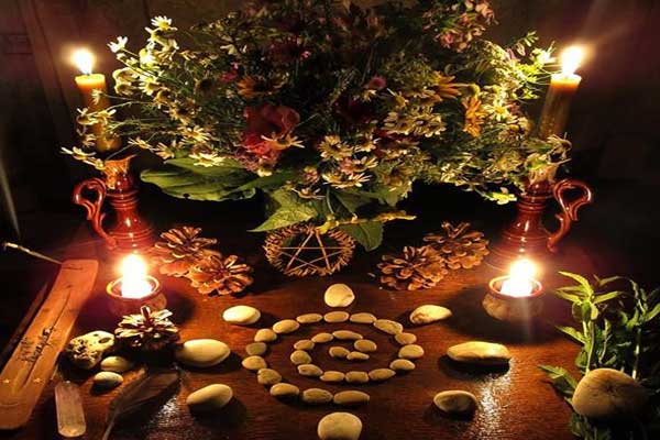 атрибуты для гадания: свечи, камни, травы