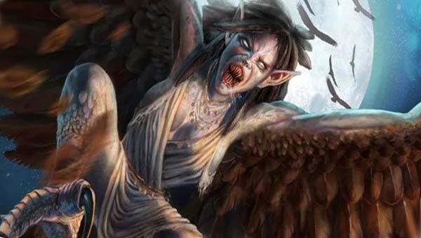 гарпия на фоне Луны