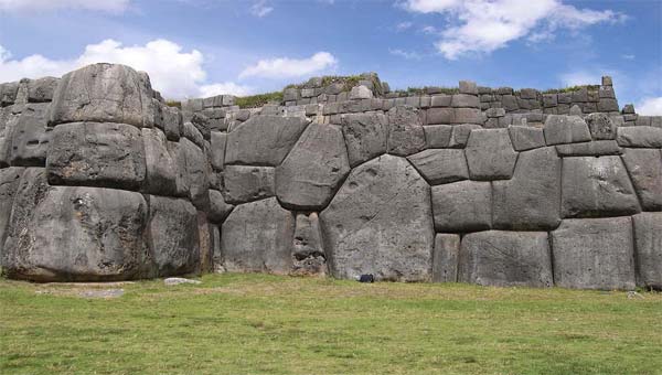 полигональная каменная кладка