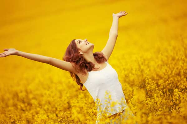 девушка в поле