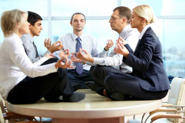 офис - групповая медитация