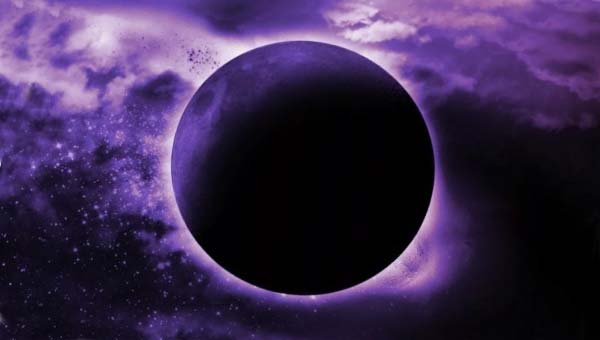 новая Луна в фиолетовом небе