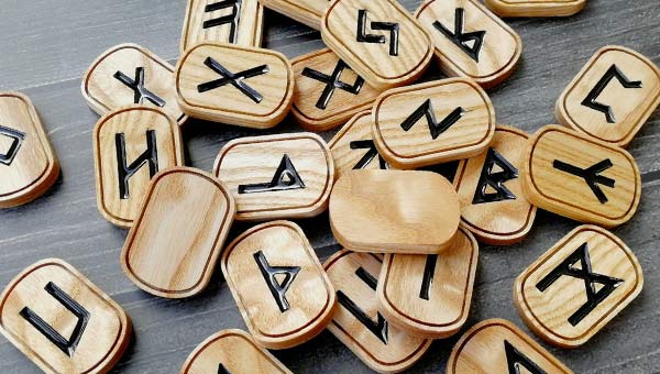 руны для гадания - деревянные дощечки