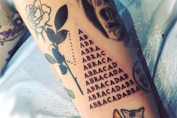 тату с волшебным словом