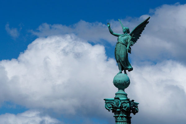 статуя в виде ангела