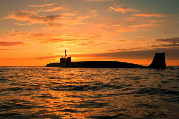 подводная лодка на поверхности