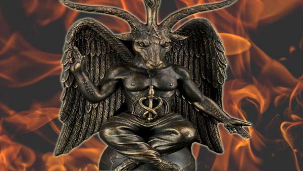 Демон Бафомет на фоне огня - существо с головой козла