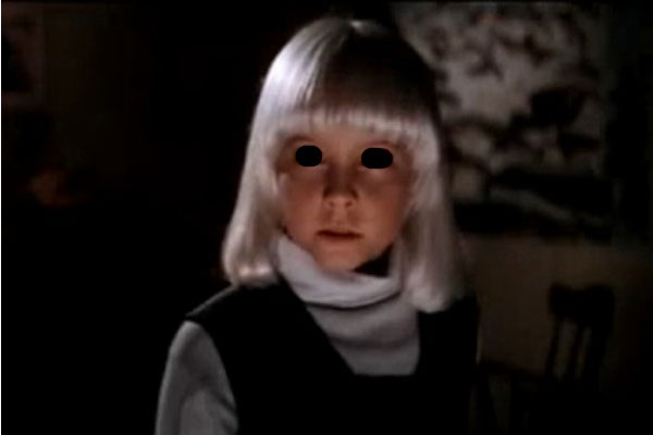 дъявольская девочка с чёрными глазами