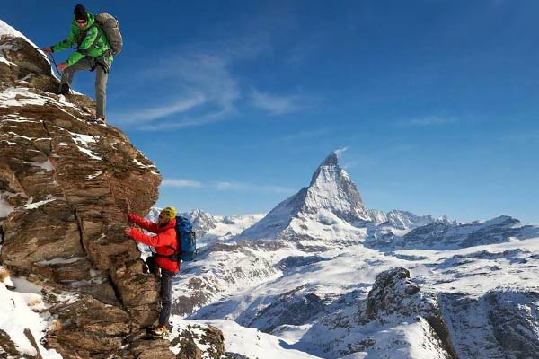 альпинисты в горах