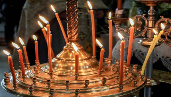 свечи в канделябре