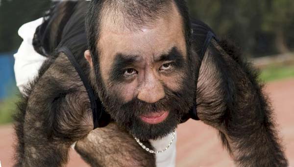 очень волосатый мужчина