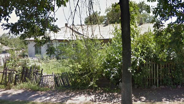 заброшенный дом, покосившийся забор