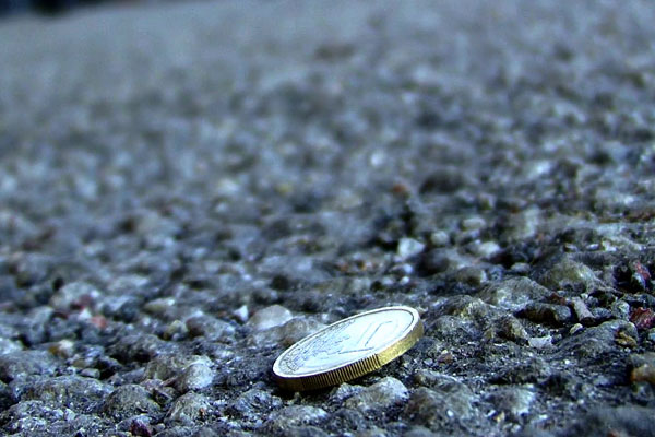 монетка на земле