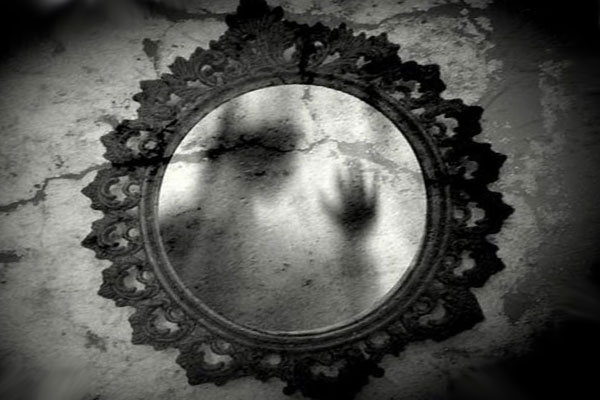 старинное зеркало