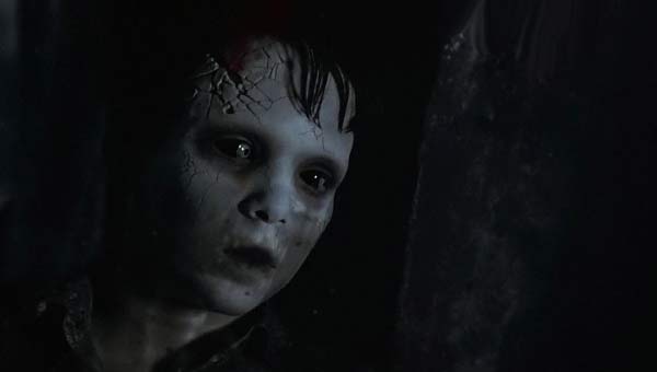 страшное лицо из темноты