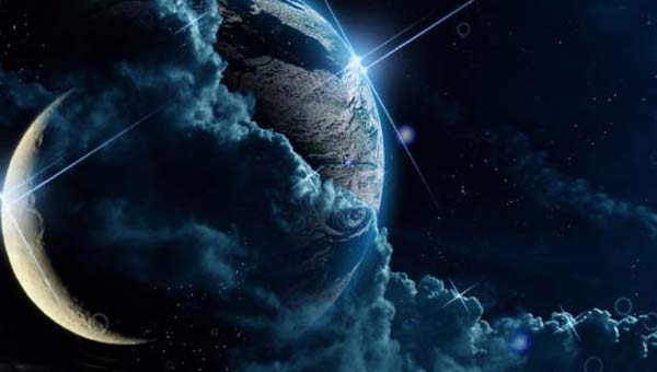 Луна в облаках на фоне планеты Земля