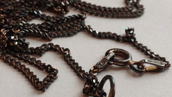 почерневшие украшения из серебра