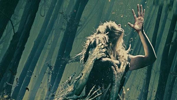 девушку в лесу хватают призрачные руки