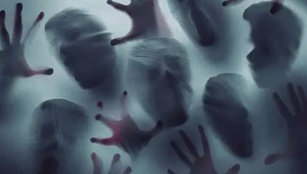 призрачные лица за мутным стеклом